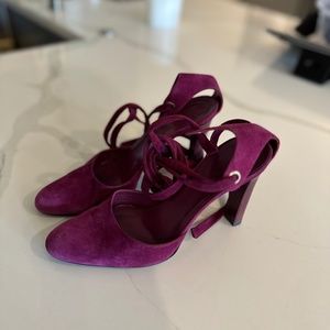 GUCCI Suede Fuchsia Ankle-Tie Heels